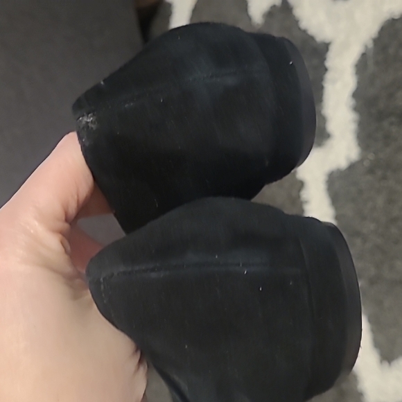 Tahari pioneer black ruffle suede point toe flats sz 9.5 SH82 - Picture 4 of 7